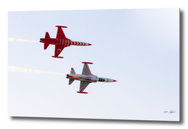 Turkish acrobatic aviation squadron performing.