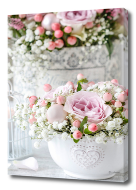 Decoration with pink roses.