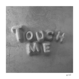 TOUCH ME !