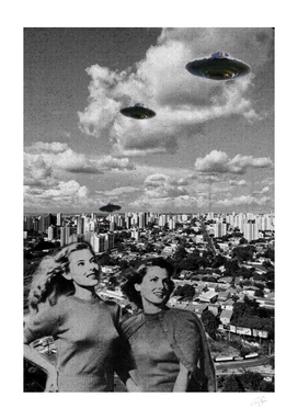 UFO invasion | cityscape | Vintage photograph