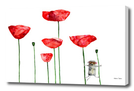 Little mouse loves big poppies
