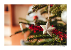 selective-focus-shot-star-ornament-hanging-christmas-