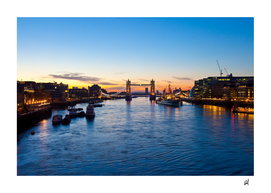 tower bridge sunrise in london
