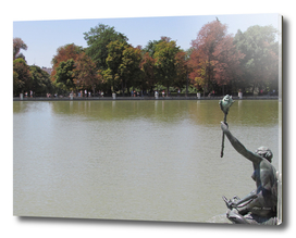 The statue in the lake in Madrid - Spain