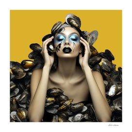 SEA MUSSELS IN YELLOW