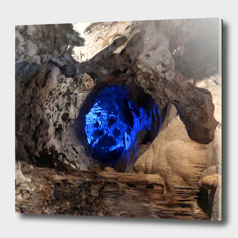 Face of the rocks and the secrets of blue light