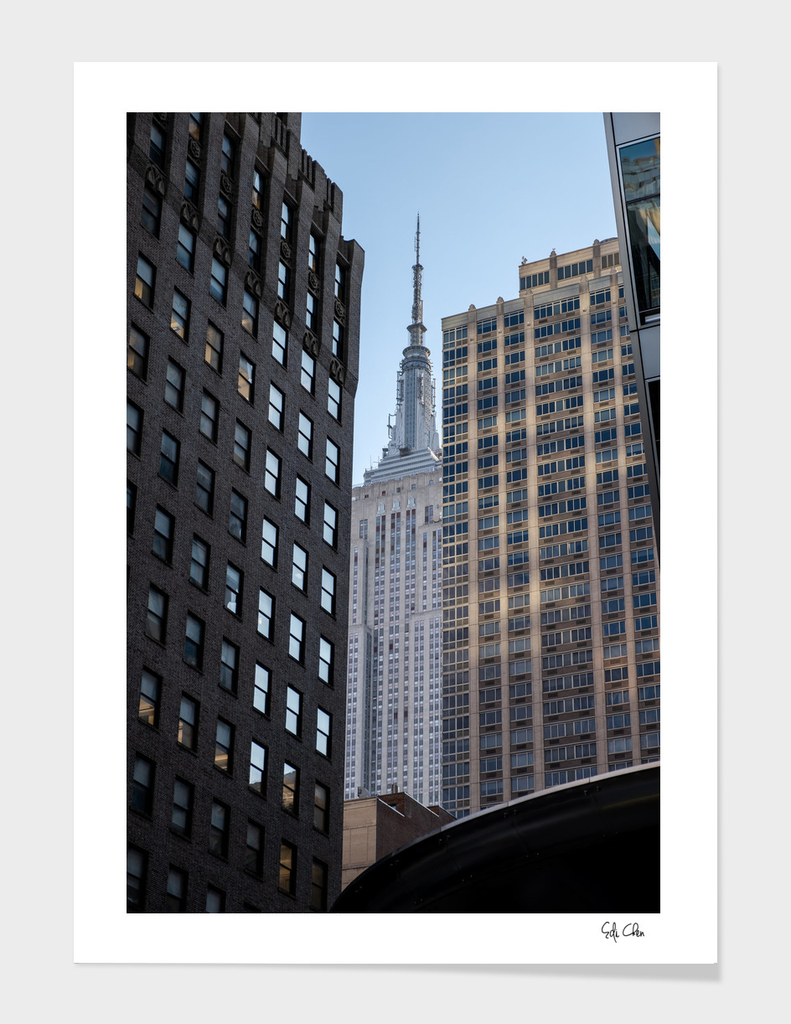 Perspective view to the  empire state building
